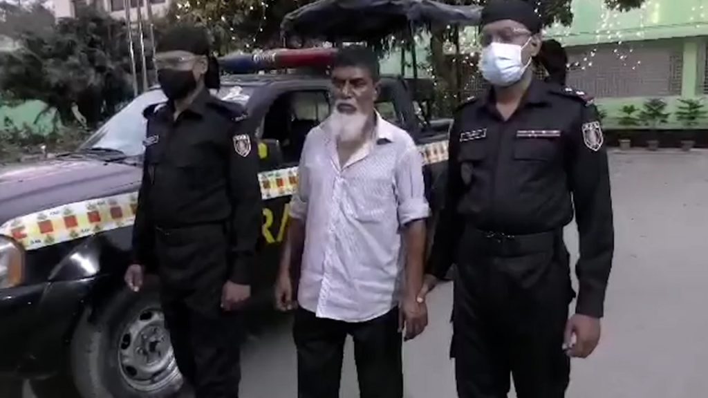 আমিনবাজার থেকে ১৭ কেজির বেশি গাঁজাসহ এক মাদক ব্যবসায়ী গ্রেফতার