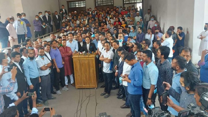 হাইকোর্টে আগাম জামিন পেলেন বিএনপির ৬ নেতা হাইকোর্টে আগাম জামিন পেলেন বিএনপির ৬ নেতা