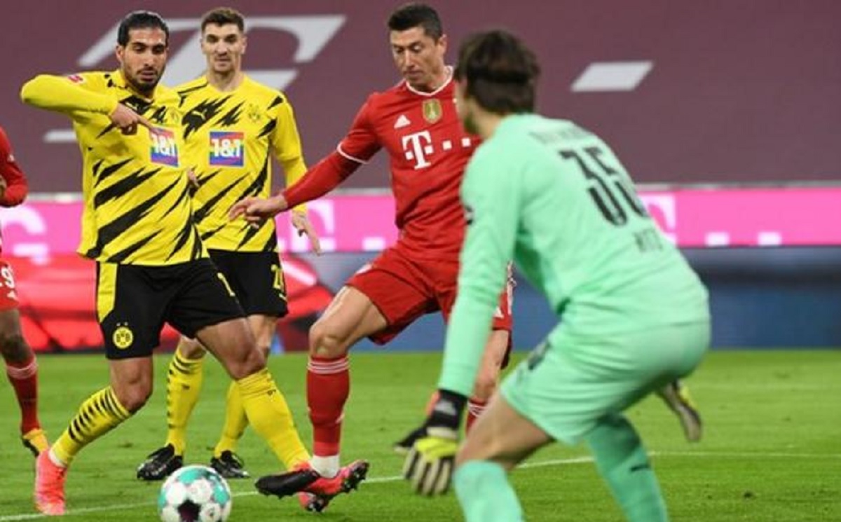 লেভানডোভস্কির হ্যাটট্রিকে বায়ার্নের জয়