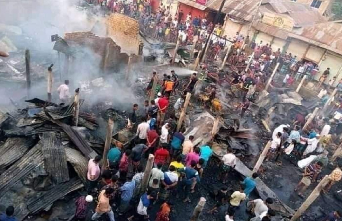 লক্ষ্মীপুরে ৩০ দোকান আগুনে পুড়ে ছাই, কোটি টাকার ক্ষয়ক্ষতি