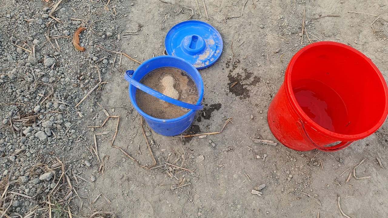 মুন্সিগঞ্জে এবার আসামি ধরতে গিয়ে মিললো বালতি ভর্তি ককটেল