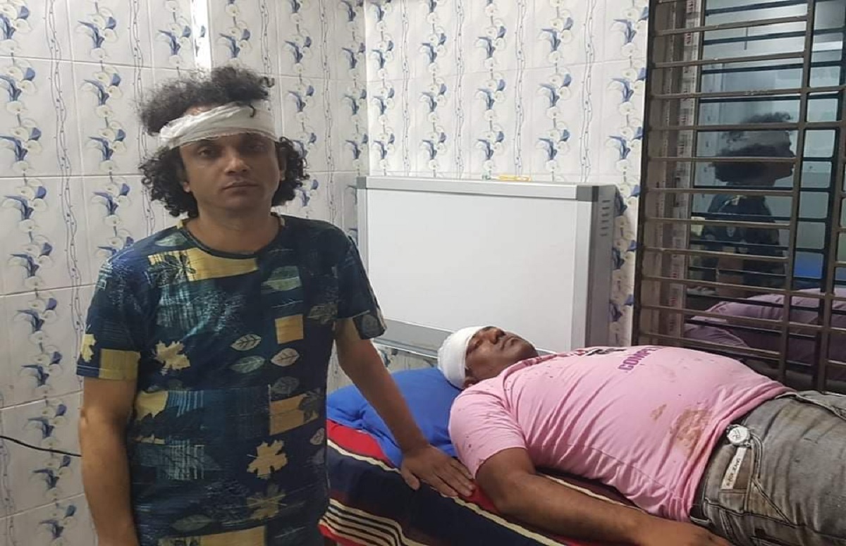 মেয়র তাপসের সঙ্গে ফেরিতে ওঠায় দুই যাত্রীকে মারধর