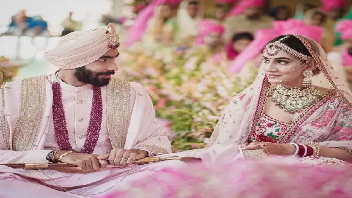 ক্রীড়া উপস্থাপিকাকে বিয়ে করলেন জাসপ্রিত বুমরাহ
