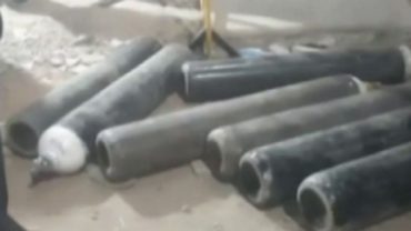 ভারতে হাসপাতালের স্টোরেজ থেকে অক্সিজেন লুট ভারতে হাসপাতালের স্টোরেজ থেকে অক্সিজেন লুট