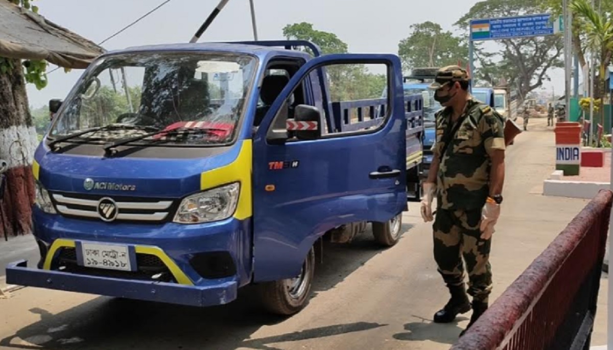 আখাউড়া বন্দরে করোনা সংক্রমণ ঝুঁকিতে ভারত ফেরত ট্রাকচালকরা