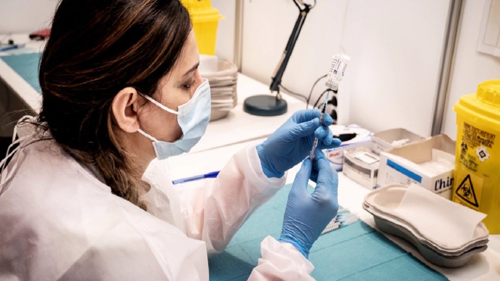 অ্যাস্ট্রাজেনেকার টিকা প্রয়োগ বন্ধ করলো ডেনমার্ক