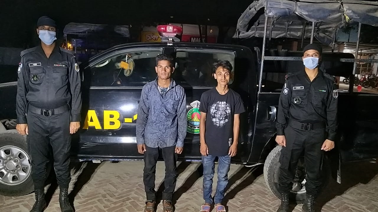 পাবনায় ৩৭ কেজি গাঁজাসহ ২ মাদক ব্যবসায়ী গ্রেফতার