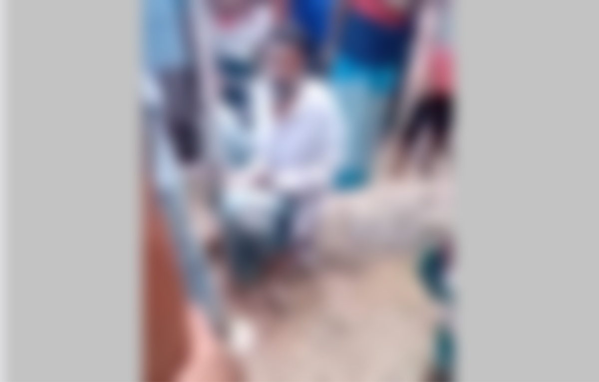 নেত্রকোণায় ধান চুরির অপবাদ দিয়ে ভিক্ষুককে খুঁটিতে বেঁধে নির্যাতন