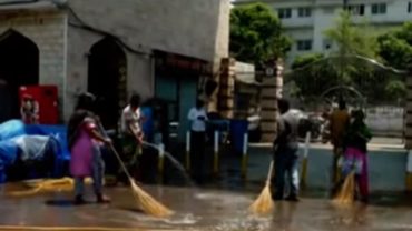 আগামীকাল খুলছে দোকানপাট, পরিস্কার পরিচ্ছন্নতায় ব্যস্ত দোকানীরা