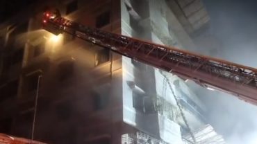 রাজধানীতে আবারও কেমিক্যাল গোডাউন থেকে অগ্নিকাণ্ড, নিহত ২ রাজধানীর আরমানিটোলায় বহুতল ভবনে আগুন, নিহত ২