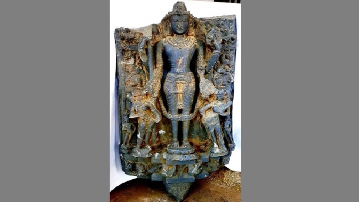 পুকুর থেকে উদ্ধার হলো দেড়শ বছরের পুরনো কোটি টাকার বিষ্ণুমূর্তি