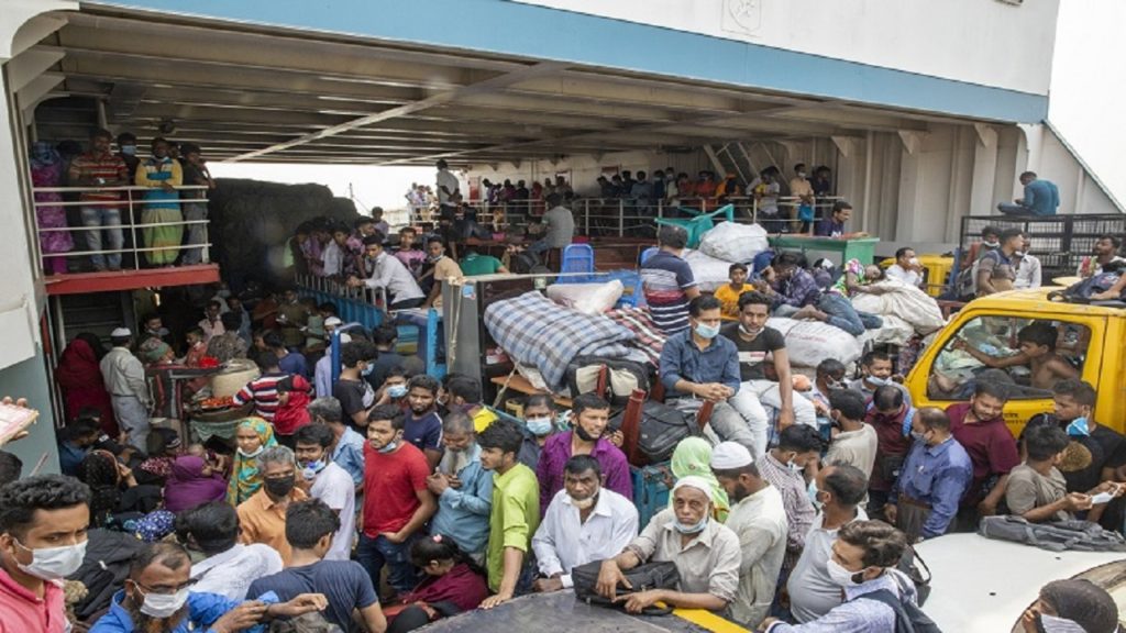 লকডাউন উপেক্ষা করে রাজধানী ছাড়ছেন নগরবাসী