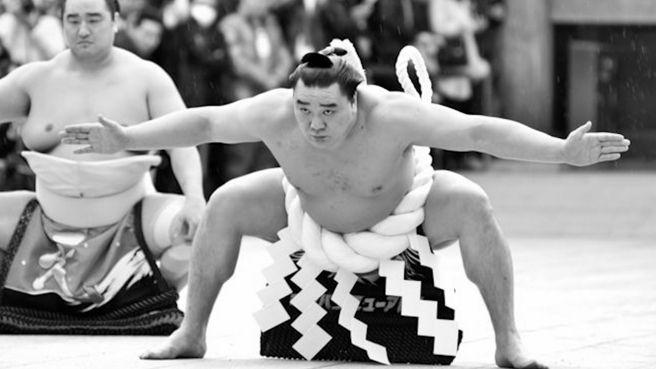 মৃত্যুর সাথে লড়াই করে অবশেষে হেরে গেলেন জাপানী কুস্তিগীর মৃত্যুর সাথে লড়াই করে অবশেষে হেরে গেলেন জাপানী কুস্তিগীর