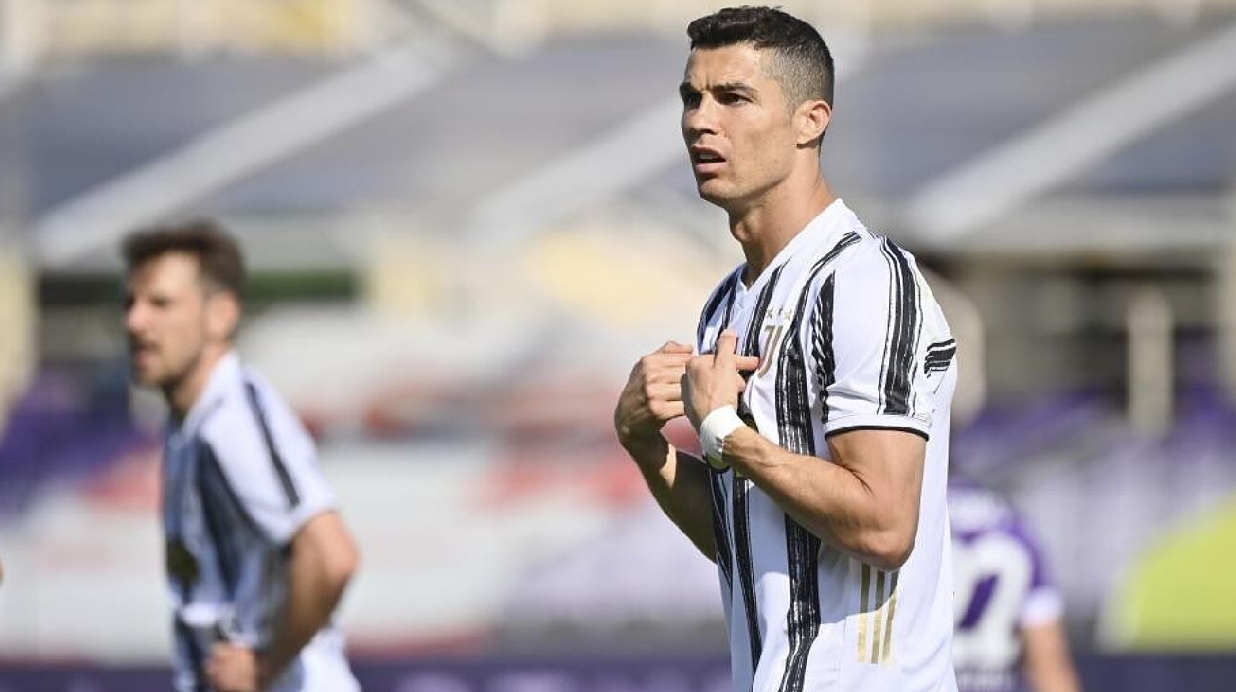 রোনালদোকে লিসবনের জার্সিতে দেখতে চান তার মা