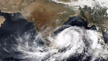 ভারতের পশ্চিমবঙ্গ-ওড়িশা উপকূলের দিকে এগিয়ে যাচ্ছে ঘূর্ণিঝড় ইয়াস ভারতের পশ্চিমবঙ্গ-ওড়িশা উপকূলের দিকে এগিয়ে যাচ্ছে ঘূর্ণিঝড় ইয়াস