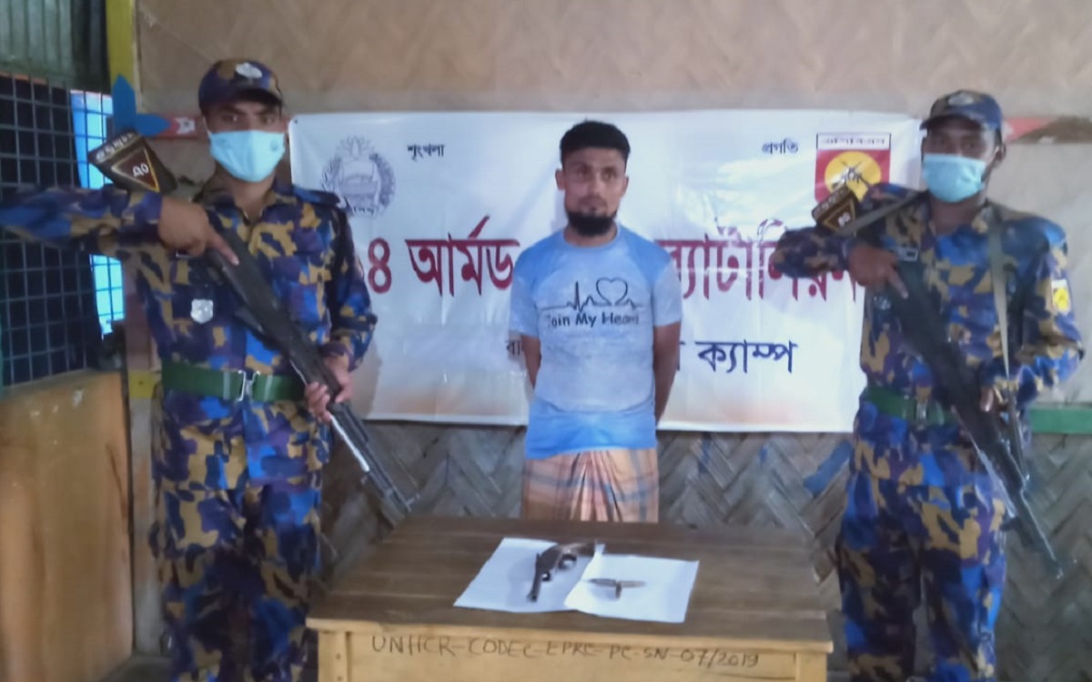 উখিয়ায় অস্ত্রসহ রোহিঙ্গা আটক
