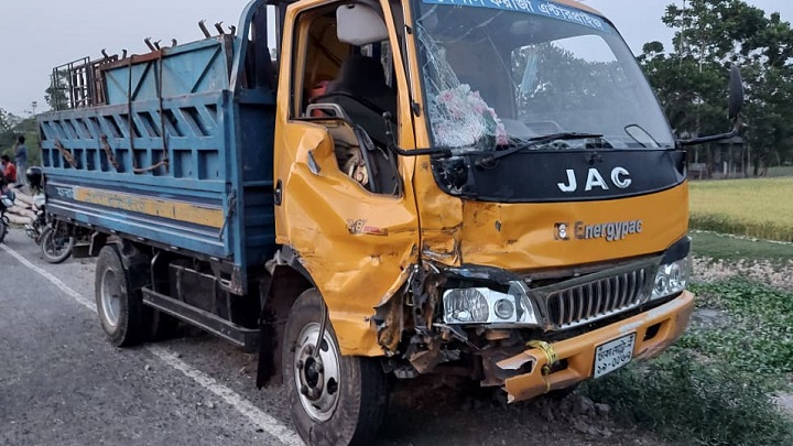 ট্রাক-মোটরসাইকেল সংঘর্ষে ঘটনাস্থলেই দুইজনের মৃত্যু