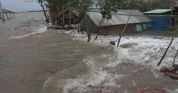পটুয়াখালীতে জোয়ারের পানিতে ভেসে গিয়ে নারীর মৃত্যু