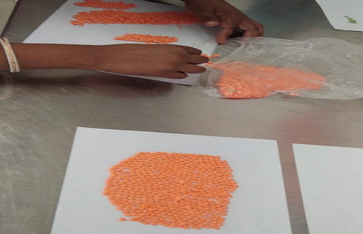 শাহজালাল বিমানবন্দর থেকে ২ হাজার ৩৫৫ পিস ইয়াবা উদ্ধার শাহজালাল বিমানবন্দরে ২ হাজার ৩৫৫ পিস ইয়াবা উদ্ধার