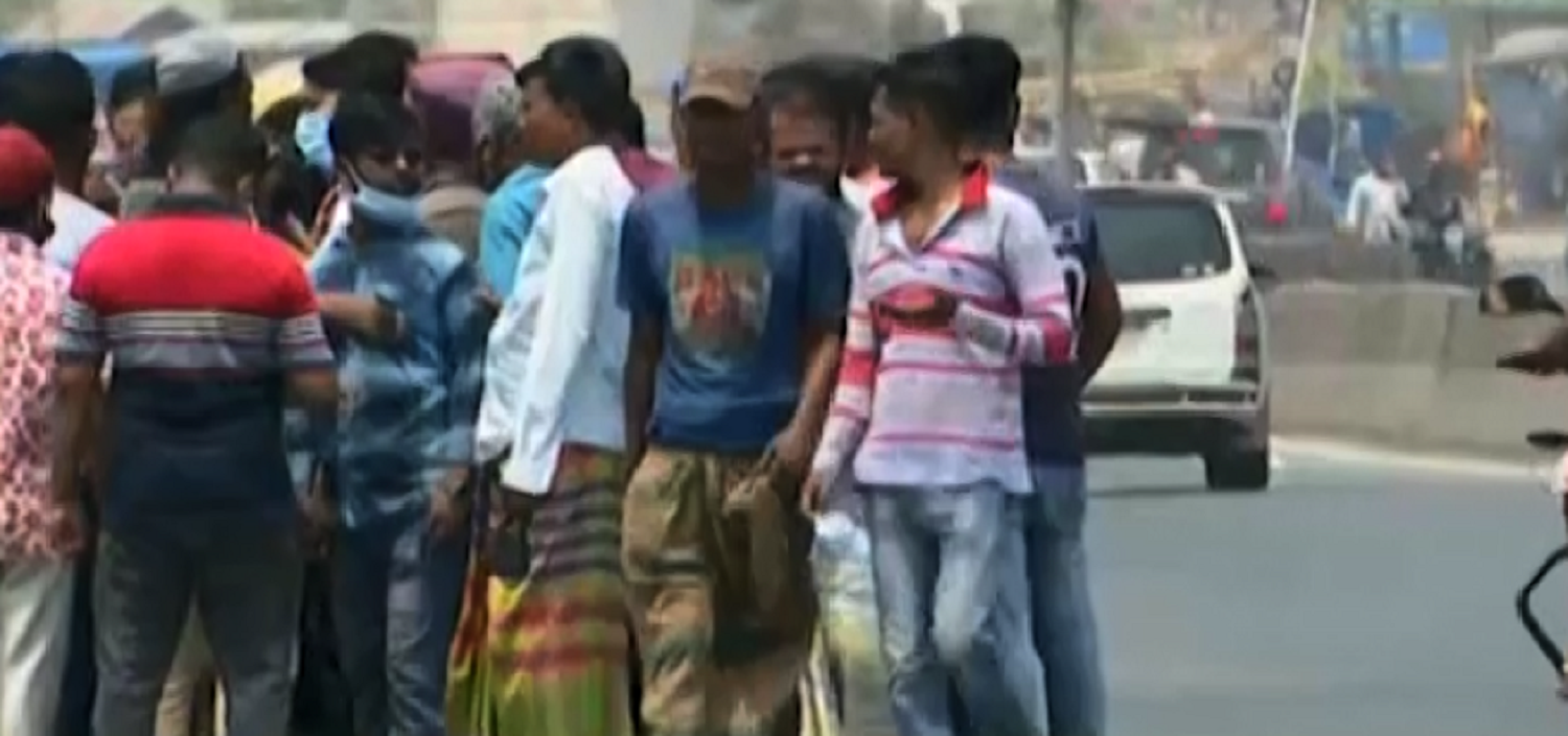 গণপরিবহন চালুসহ তিন দফা দাবিতে পরিবহন শ্রমিকদের বিক্ষোভ