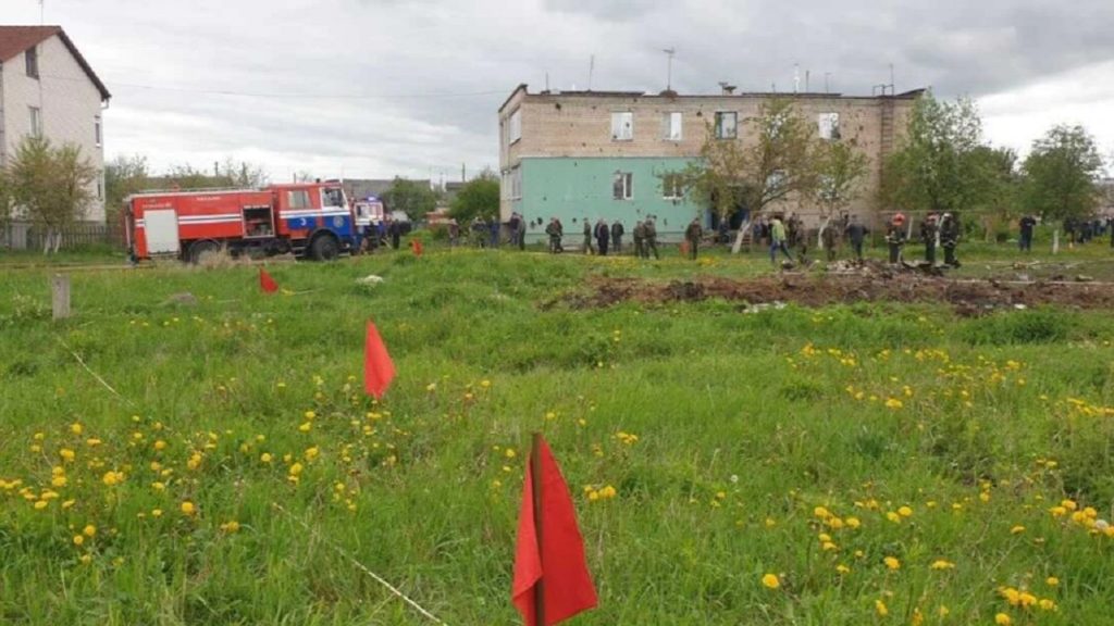 লোকালয়ে বিধ্বস্ত হলো বেলারুশ সেনাবাহিনীর একটি বিমান