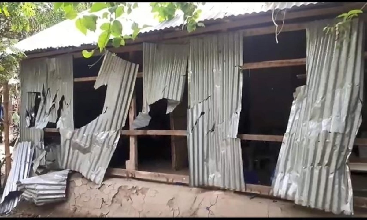 মাদারীপুরে প্রতিপক্ষের হামলায় ১৭টি বসতঘর ভাঙচুর