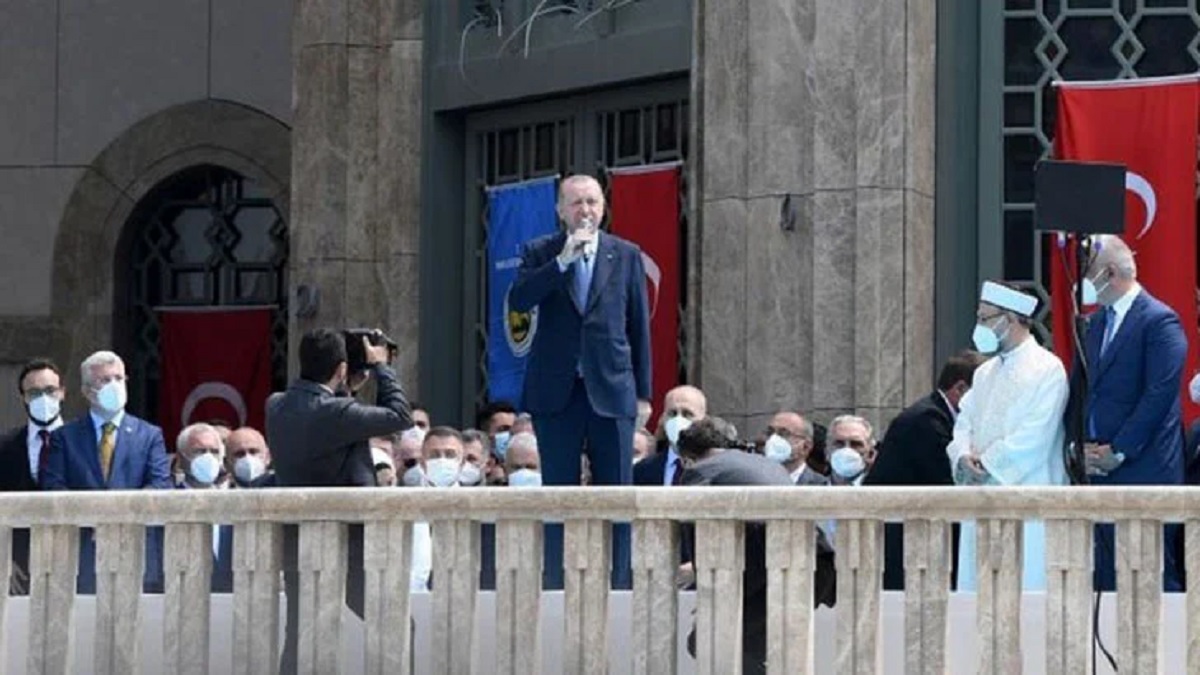 সেই তাকসিম স্কয়ারে মসজিদ উদ্বোধন করলেন এরদোগান