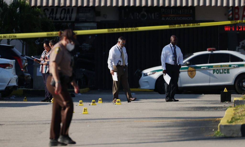 যুক্তরাষ্ট্রে বন্দুকধারীর হামলায় নিহত ২, আহত অন্তত ২০