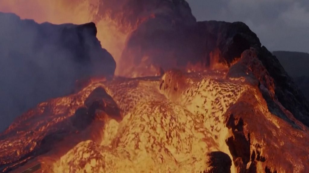 প্রায় ৮শ বছর সক্রিয় হয়েছে এক আইসল্যান্ডের আগ্নেয়গিরি