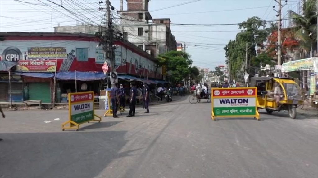করোনার সংক্রমণ বৃদ্ধিতে বিভিন্ন জেলা ও এলাকায় চলছে লকডাউন