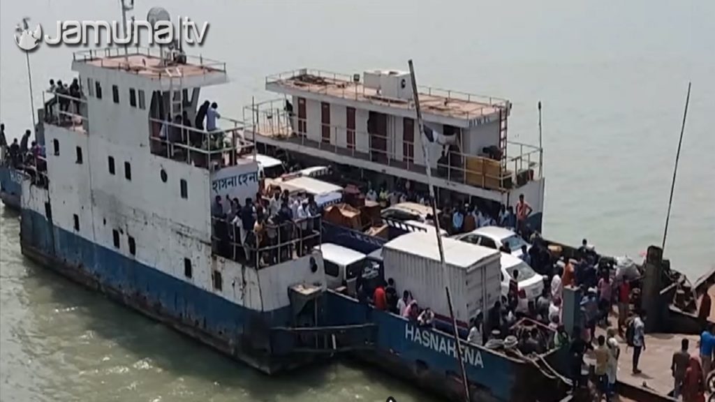 জরুরি ফেরি ছাড়া ঘাটে বন্ধ সব ধরণের নৌ চলাচল