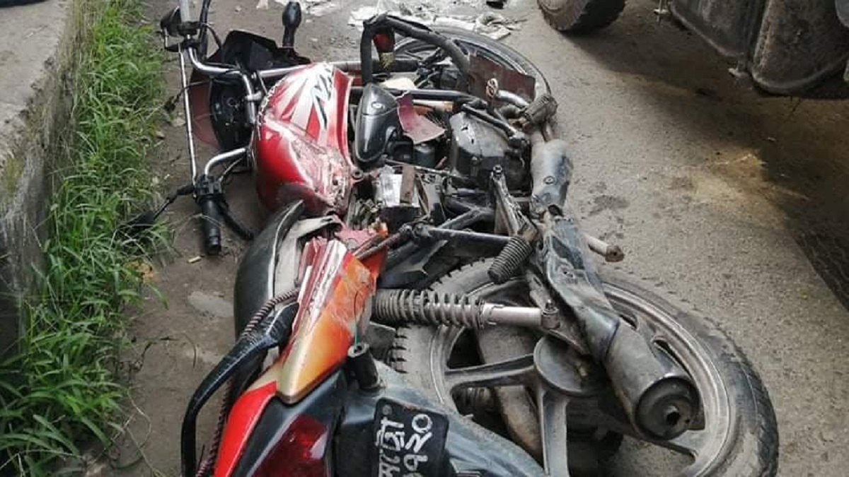 ট্রাকে পিষ্ট হয়ে দুই মোটরসাইকেল আরোহী নিহত