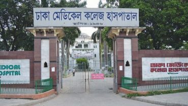গুলশানে বাসের ধাক্কায় মারা গেছেন মা, মেয়ে গুরুতর আহত