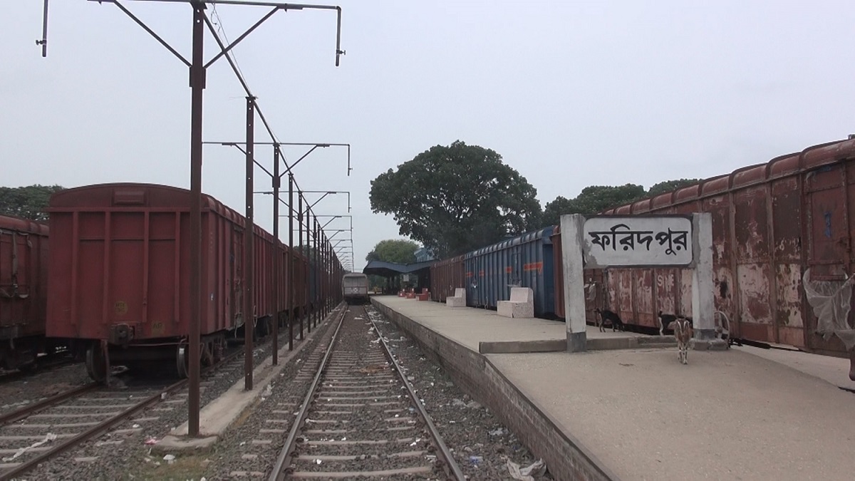 ফরিদপুর রেল স্টেশনে হামলা, পণ্য খালাস বন্ধ
