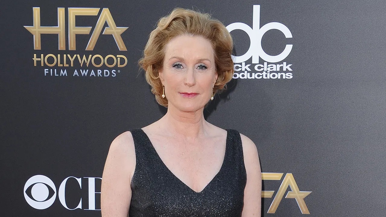 মারা গেছেন হলিউড অভিনেত্রী লিসা বেনস মারা গেছেন হলিউড অভিনেত্রী লিসা বেনস