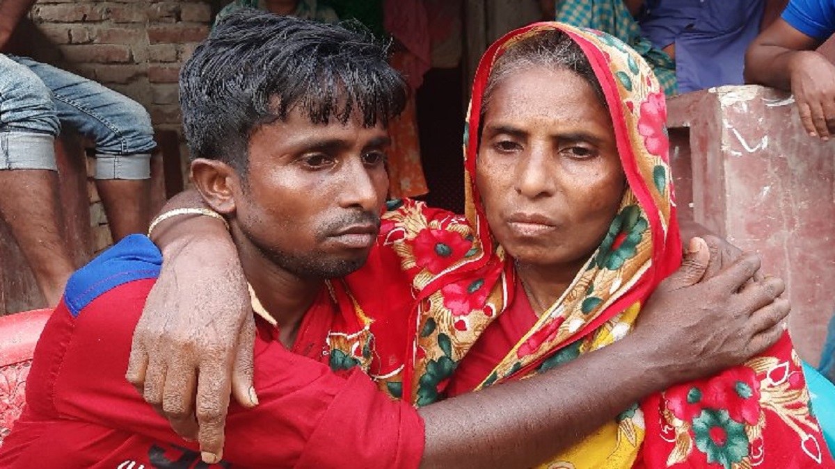 ১৯ বছর পর লঞ্চঘাটে হারানো মাকে খুঁজে পেলো সোলায়মান