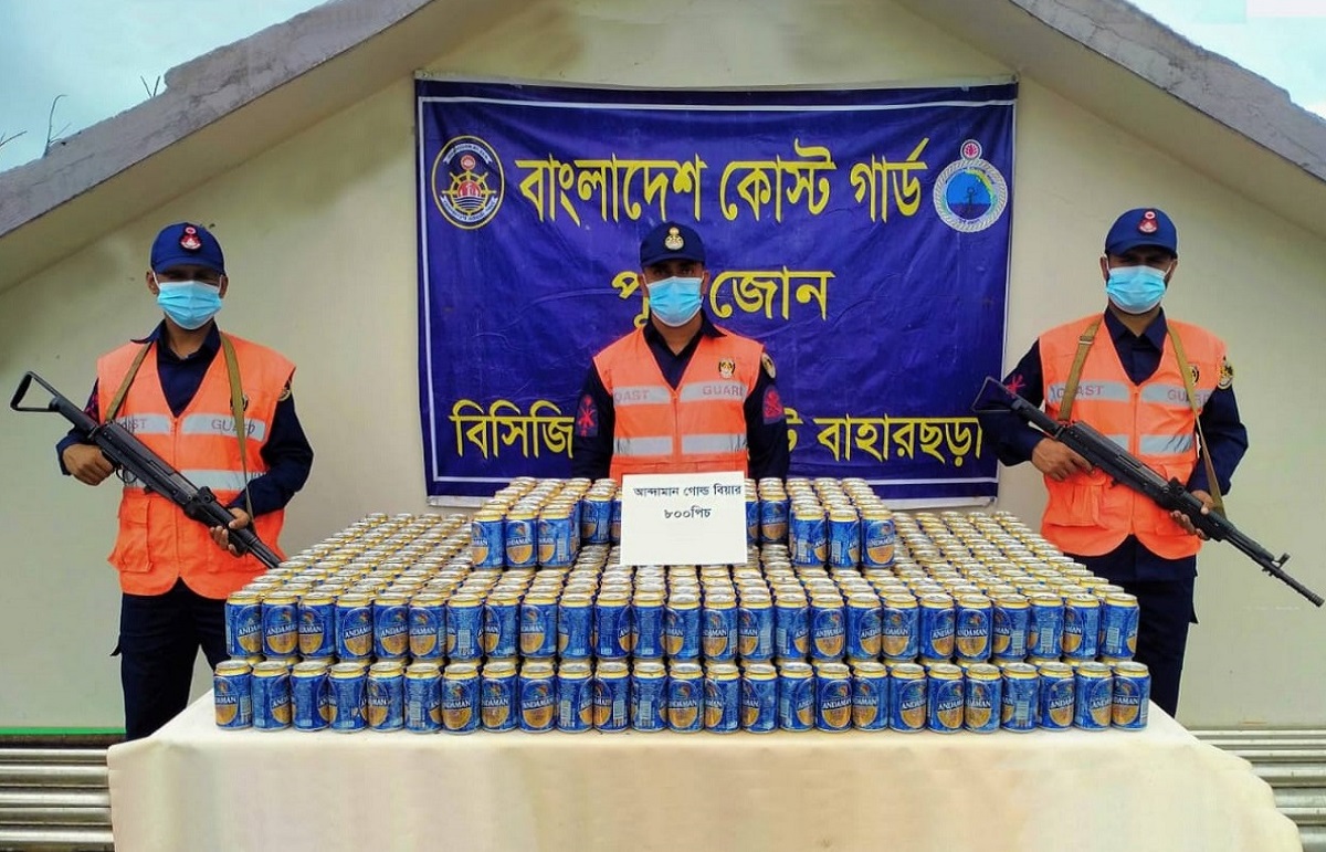 ৮০০ ক্যান বিয়ার ফেলে পালিয়ে গেলো মাদক পাচারকারীরা