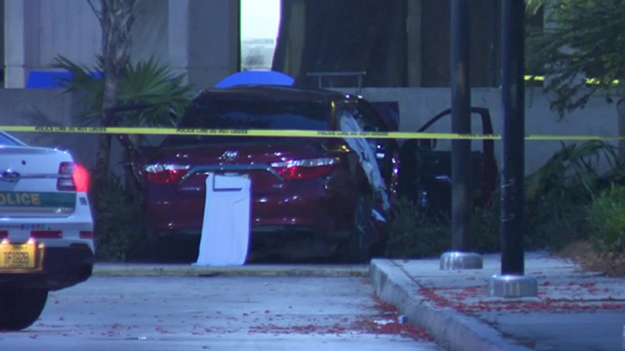 ফ্লোরিডায় বন্দুক হামলায় নিহত ৩, আহত ৫ ফ্লোরিডায় বন্দুক হামলায় নিহত ৩, আহত ৫