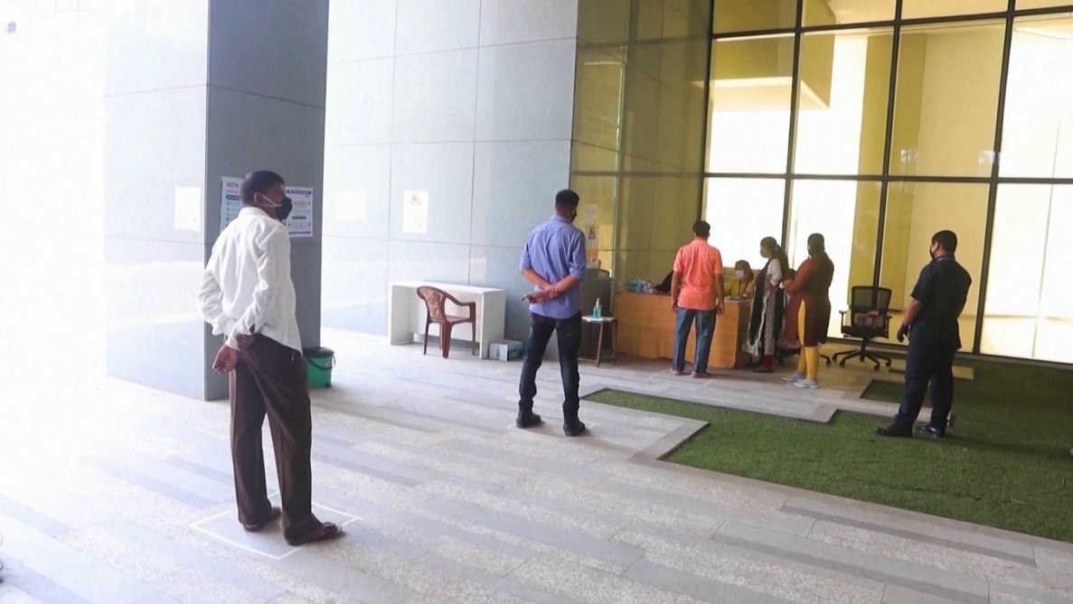 ভারতে ১৮ বছরের ঊর্ধ্বে সবাই নিতে পারবে করোনার ভ্যাকসিন