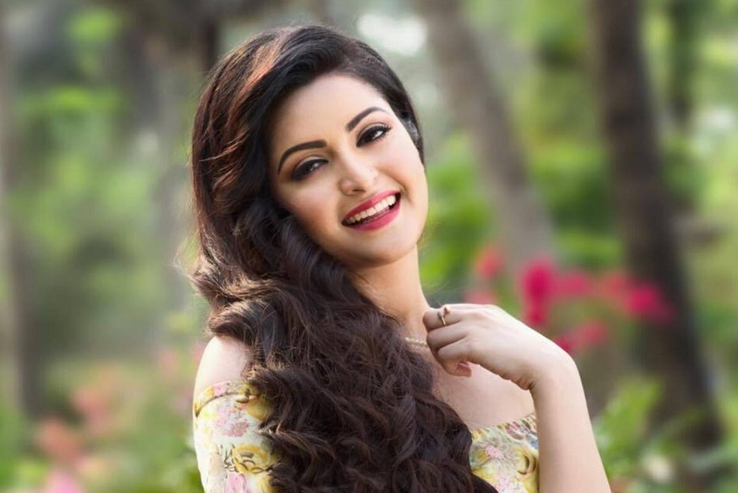 হঠাৎ সাভার মডেল থানায় পরীমণি