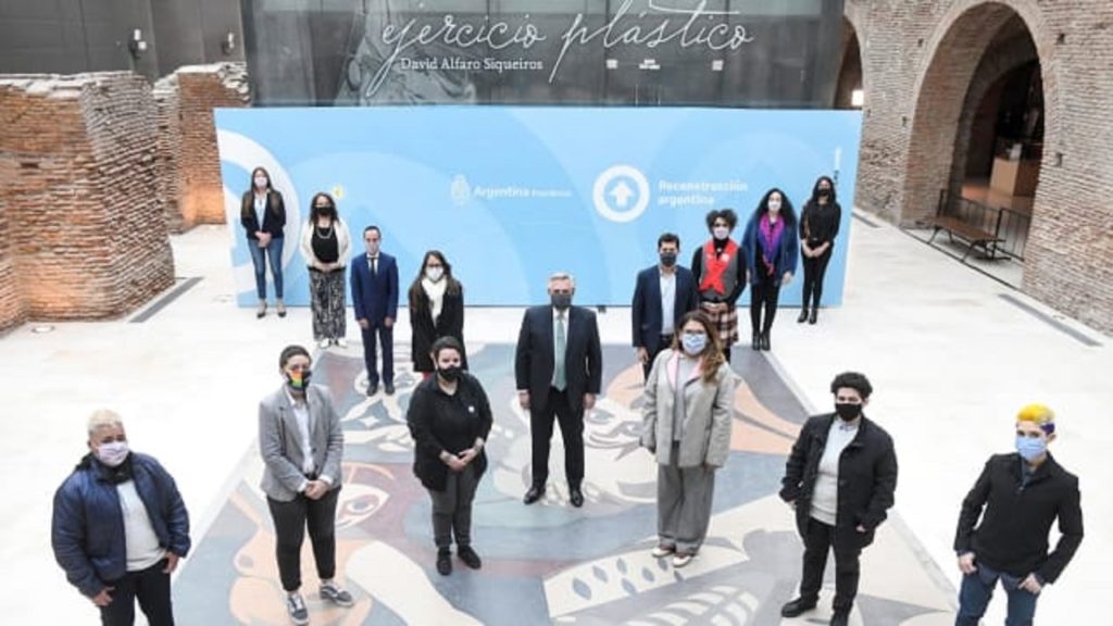 আর্জেন্টিনায় আলাদা পরিচয়পত্র পাবে তৃতীয় লিঙ্গের নাগরিকরা