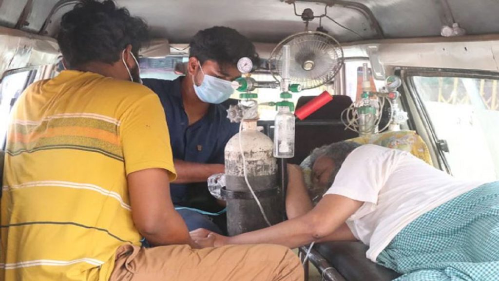 রাজধানীর হাসপাতালগুলোতে রোগীর চাপ; তীব্র চিকিৎসা সংকট