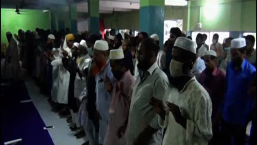 সৌদির সাথে মিল রেখে দিনাজপুর, চাঁদপুরসহ কয়েক জেলায় ঈদ উদযাপন