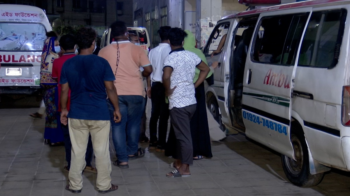 ঢাকা মেডিকেলের করোনা ইউনিটে রাতের ৪ ঘণ্টা