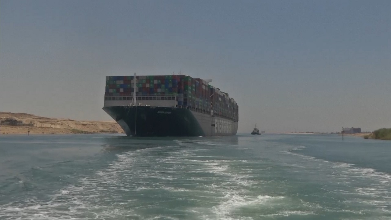 সুয়েজ খাল থেকে মুক্তি পেলো এভার গিভেন সুয়েজ খাল থেকে মুক্তি পেলো এভার গিভেন