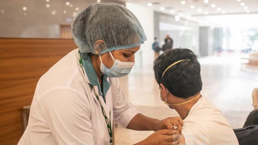 রাজধানীসহ দেশজুড়ে চলছে ভ্যাকসিন কার্যক্রম