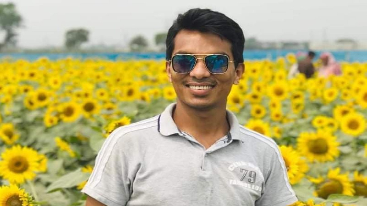 নরসিংদীতে বাড়িতে ঢুকে ডাকাতি, বাধা দেয়ায় খুন