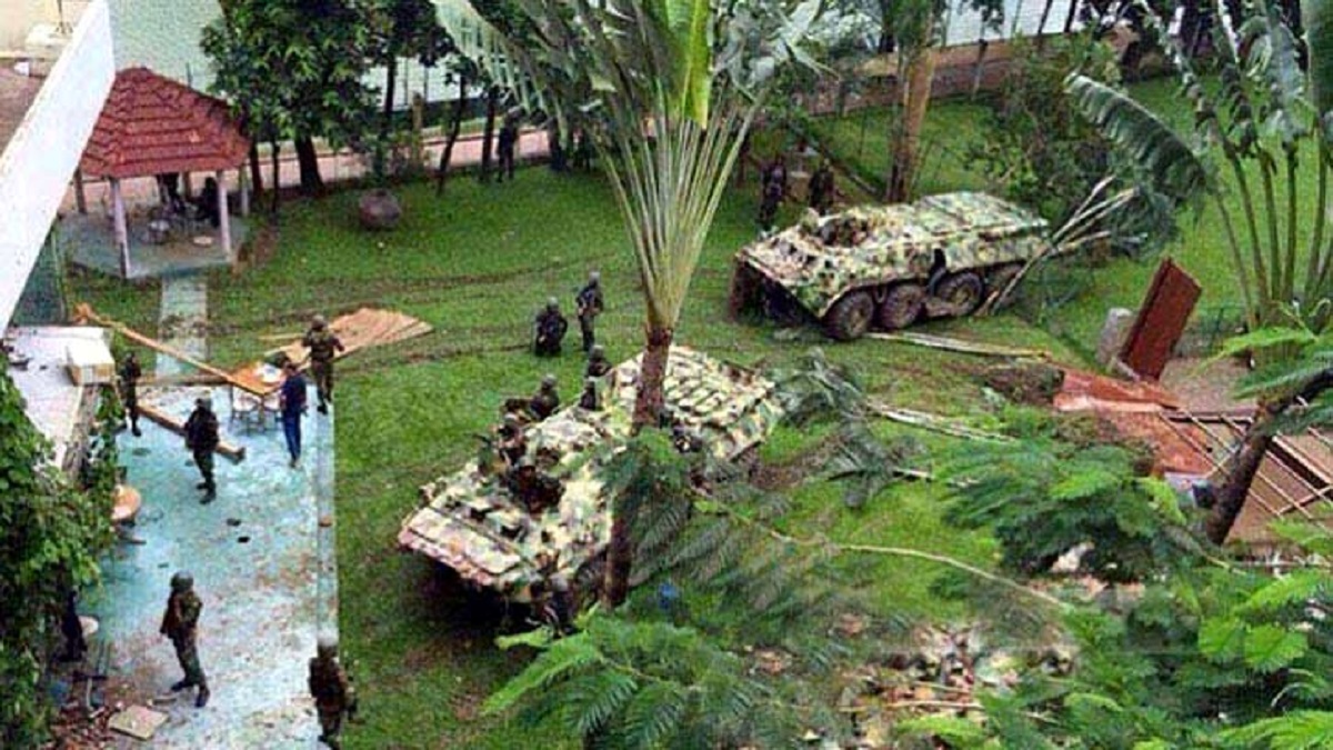 হলি আর্টিজানে হামলাকারীদের সাথে আইএসের সম্পৃক্ততা পায়নি পুলিশ