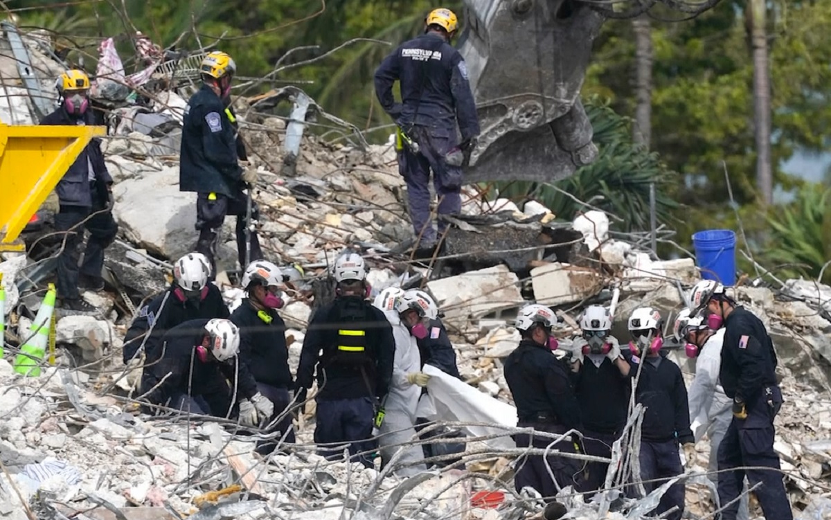 ফ্লোরিডার চ্যাম্পলিন টাওয়ার গুড়িয়ে দেয়ার পর আরও ৪ মরদেহ উদ্ধার