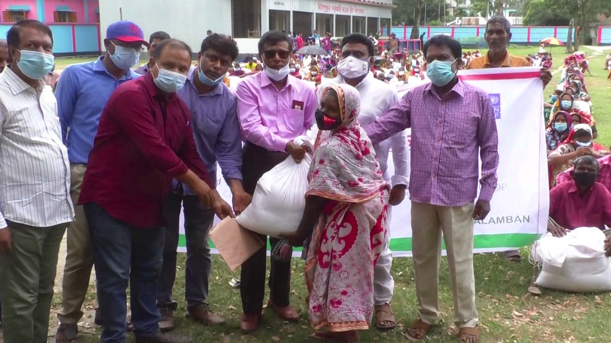 রংপুরে ক্ষুদ্র নৃগোষ্ঠীর ২ হাজার মানুষের মধ্যে খাদ্য বিতরণ